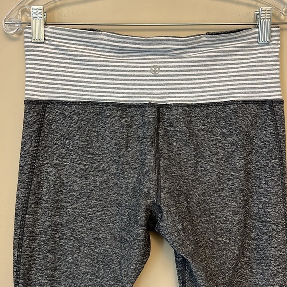 Lululemon Run: Turn Around Reversible Tight size 8 in  Heathered Grey - Picture 11 of 12